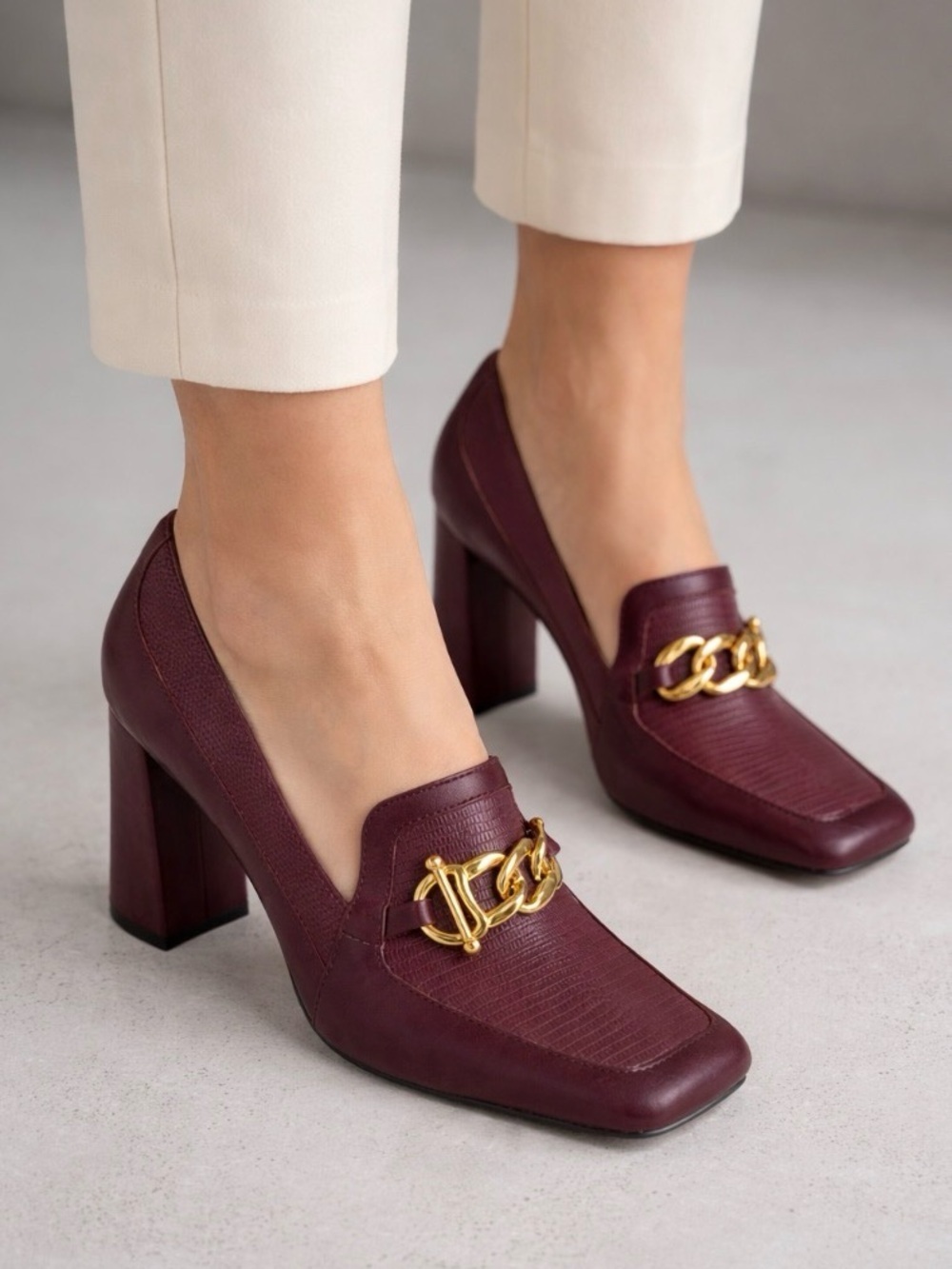 Gibson Latimer NWOT Leather SlipOn Pumps Reptile Accent Gold Chain Wine Size 9.5
